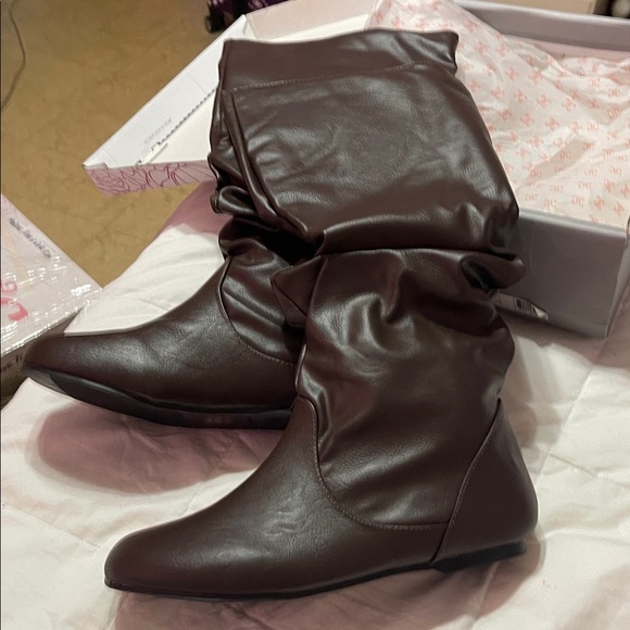 Elegant Over the Knee Brown Boots - Picture 3 of 10